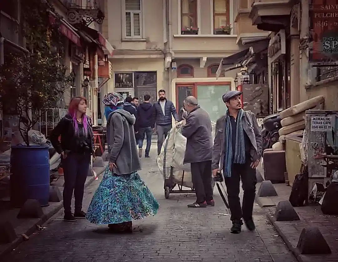 izmir photography workshops, İzmir Photography courses, Street Photography Workshops, shooting tips and techniques, composition, the use of light and capturing the moment