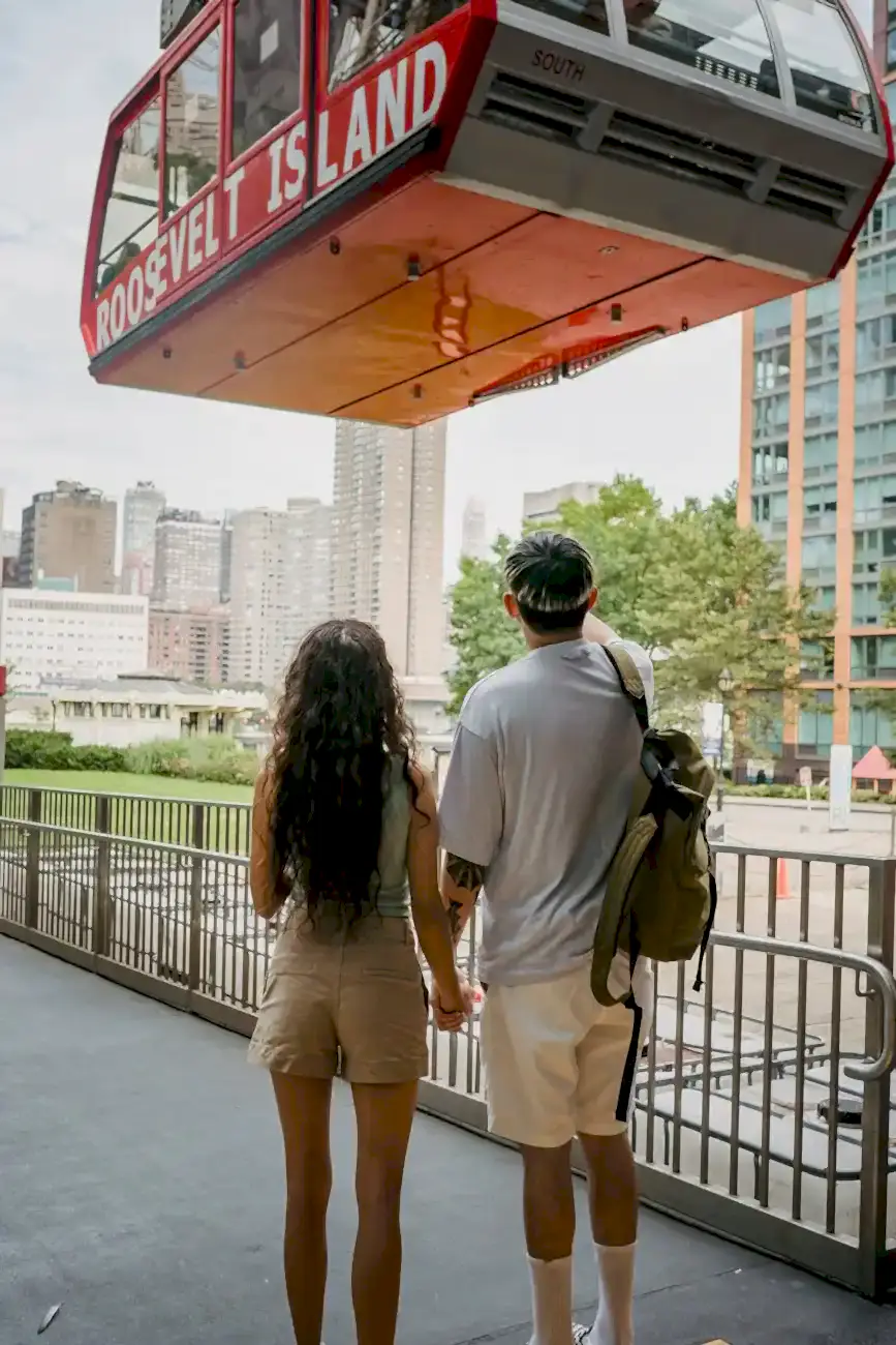 New York Cıty Travel Guide, NYC Guide, Top Attractions in NYC, Discover the ultimate New York City travel guide with top attractions, hidden gems, dining tips, and practical advice. Plan your NYC trip for an unforgettable experience!