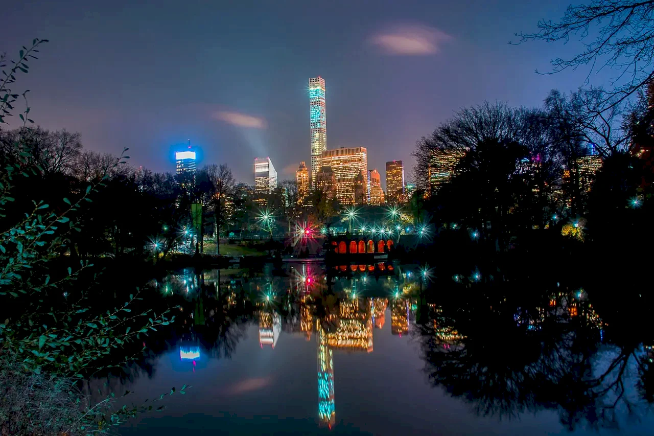 New York Cıty Travel Guide, NYC Guide, Top Attractions in NYC, Discover the ultimate New York City travel guide with top attractions, hidden gems, dining tips, and practical advice. Plan your NYC trip for an unforgettable experience!