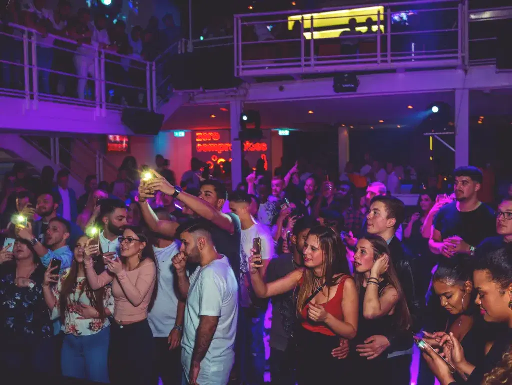 Köln Gece Hayatı, Köln Clublar, Köln Barlar, Köln Cafeler, Köln'de Eğlence, Köln'de Gece Eğlencesi, Köln Gezilecek Yerler, Köln Görülmesi Gereken Yerler, Köln Fotoğrafları, Koln fotograflari, Köln'de Gezilecek Yerler, köln de ne yenir, köln pahalı mı, köln kaç günde gezilir, köln gece hayatı, köln seyahat rehberi, köln gezi haritası, köln hakkında bilgi, köln çarşısı, köln'ün neyi meşhur, almanya köln turu, köln keranesi, 